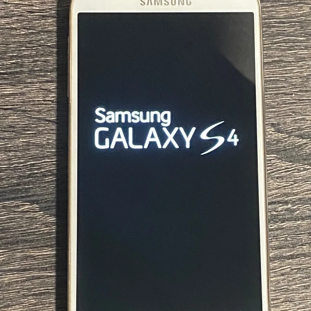 Samsung Galaxy S4 SPH-720 Sprint 4G 16 GB White Frost Android Cell Phone
